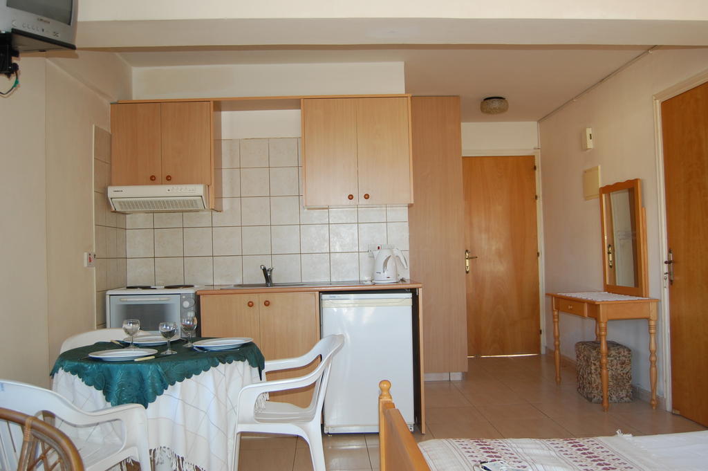 Nicos & Olympia Apartments Polis Bilik gambar