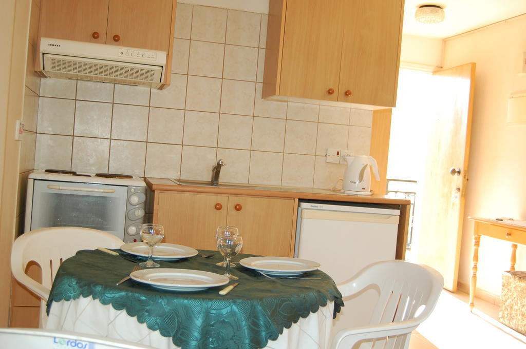 Nicos & Olympia Apartments Polis Bilik gambar